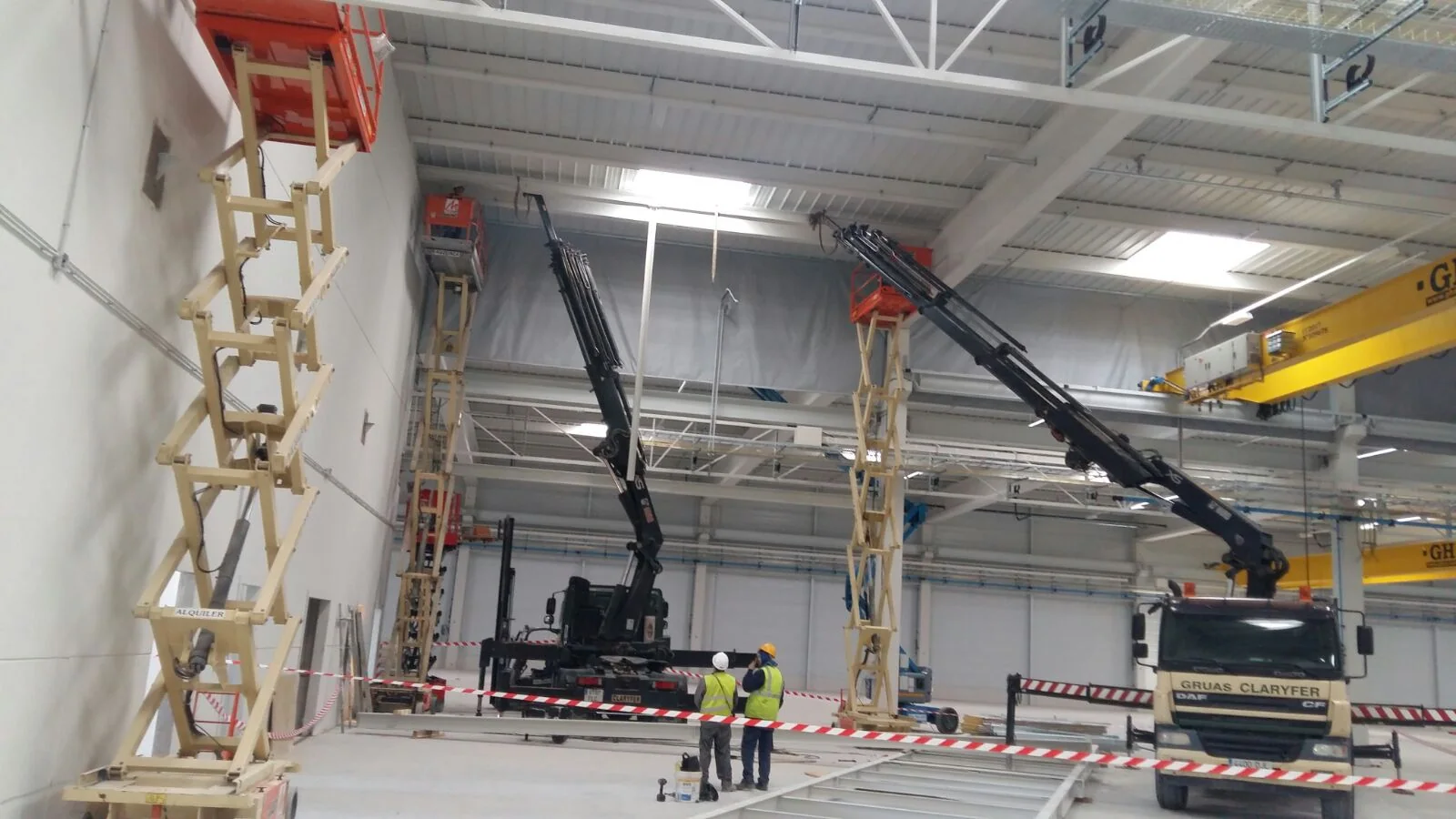 TRACTORA CON GRÚA DAF 4×2 CON GRÚA HIAB 330 de Grúas Claryfer