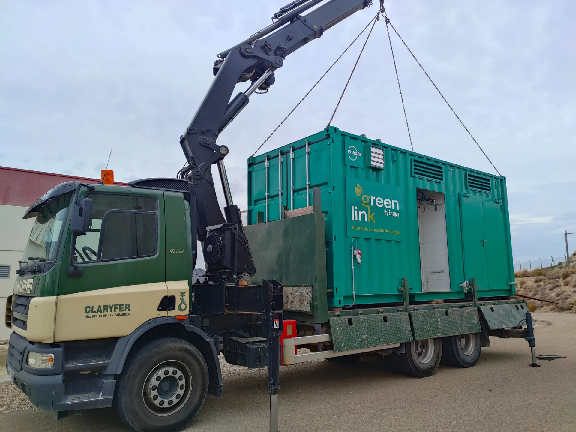 CAMIÓN GRÚA DAF 3 EJES CON GRÚA HIAB 422 E-8 de Grúas Claryfer