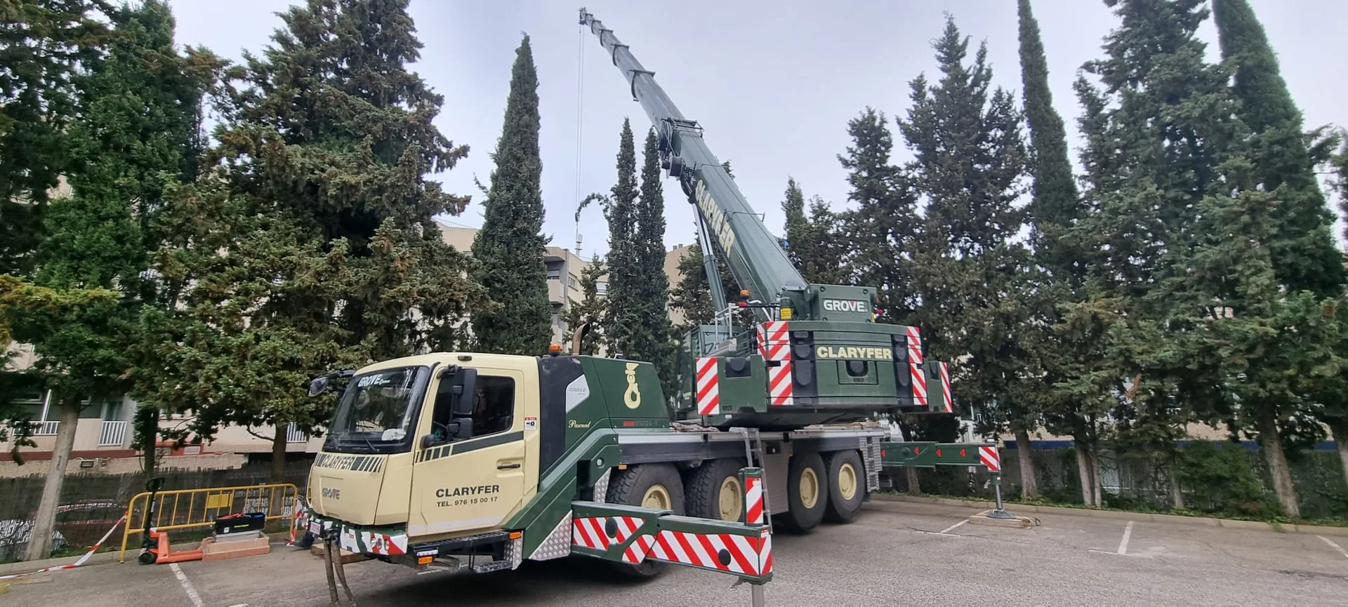 Grúa de Grúas Claryfer trabajando en Zaragoza