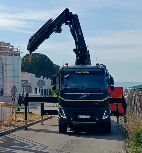 TRACTORA CON GRÚA DAF 4×2 CON GRÚA HIAB 408 de Grúas Claryfer