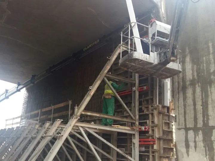 Trabajo real 111 de Grúas Claryfer