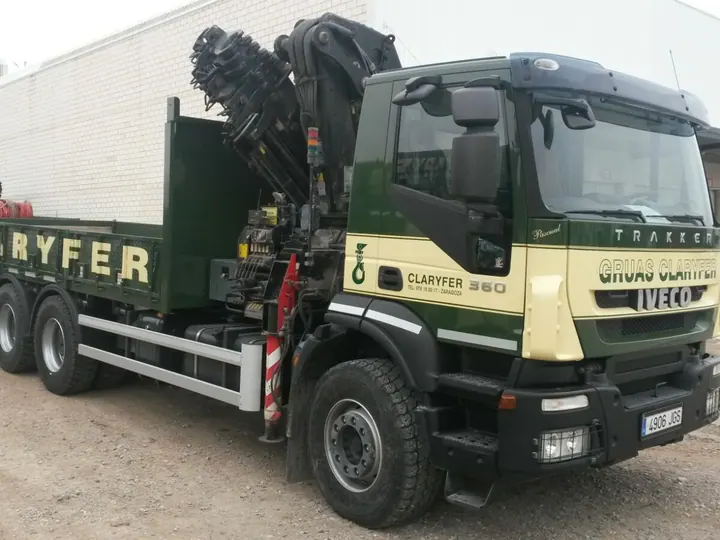 Trabajo de grúa y transporte Claryfer: Trabajos-todoterreno-Zaragoza-1