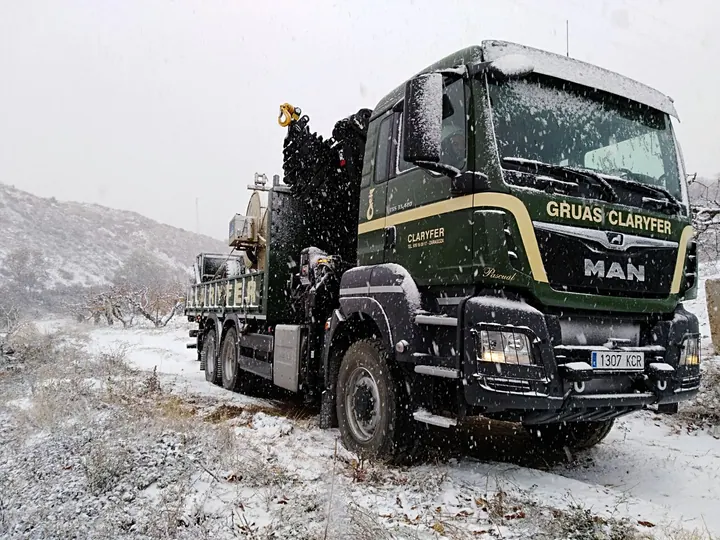 CAMIÓN GRÚA MAN 6×6 CON GRÚA HIAB 477 de Grúas Claryfer