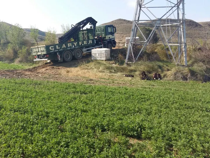 Trabajo real 77 de Grúas Claryfer