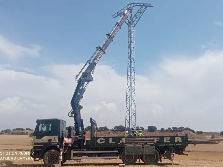 CAMIÓN GRÚA IVECO TRAKKER 6×4 CON GRÚA HIAB 400-E7 de Grúas Claryfer