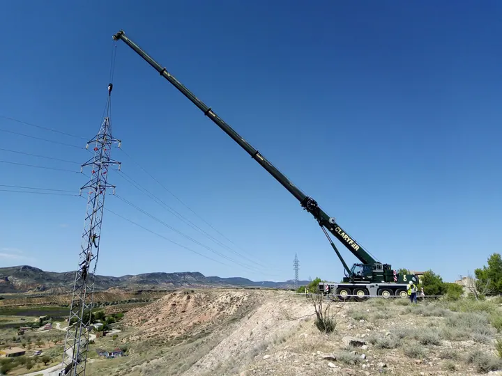 Trabajo real 34 de Grúas Claryfer