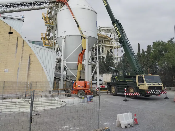 Trabajo de grúa y transporte Claryfer: GRUA 40